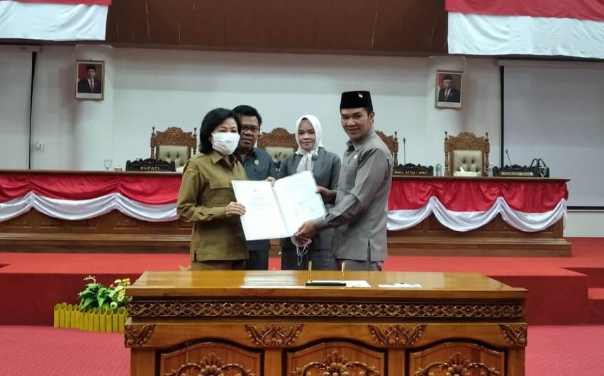 Bupati Menghadiri Rapat Paripurna Penetapan APBD Perubahan Kabupaten Pulang Pisau