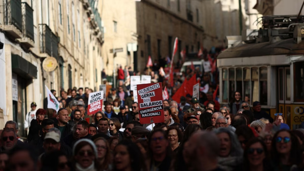 Ribuan Orang Demo di Portugal Akibat Tingginya Biaya Hidup