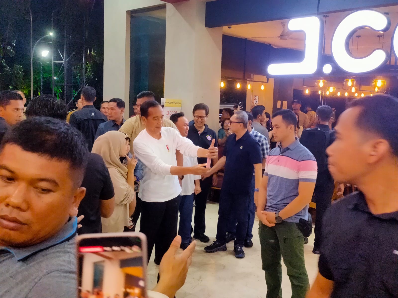 Jokowi Disambut Meriah Di Palma