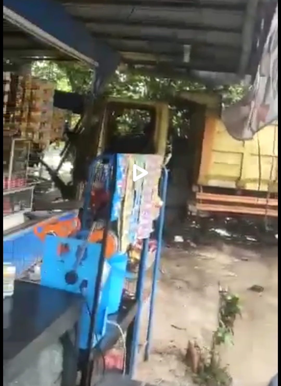 Dump Truk Seruduk Bengkel di Sampit, IRT Tewas