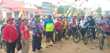 Bupati Katingan Gowes Bareng Warga Keliling Tumbang Samba
